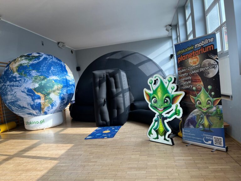 mobilne planetarium w szkole podstawowej