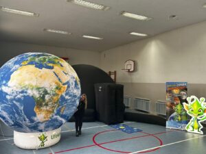 mobilne planetarium w szkole podstawowej