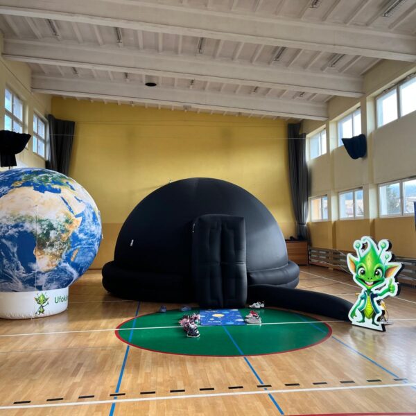 mobilne planetarium w szkole